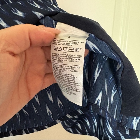 Banana Republic Women’s Blue & White Patterned Satin Classic Camisole Tank - Picture 6 of 9